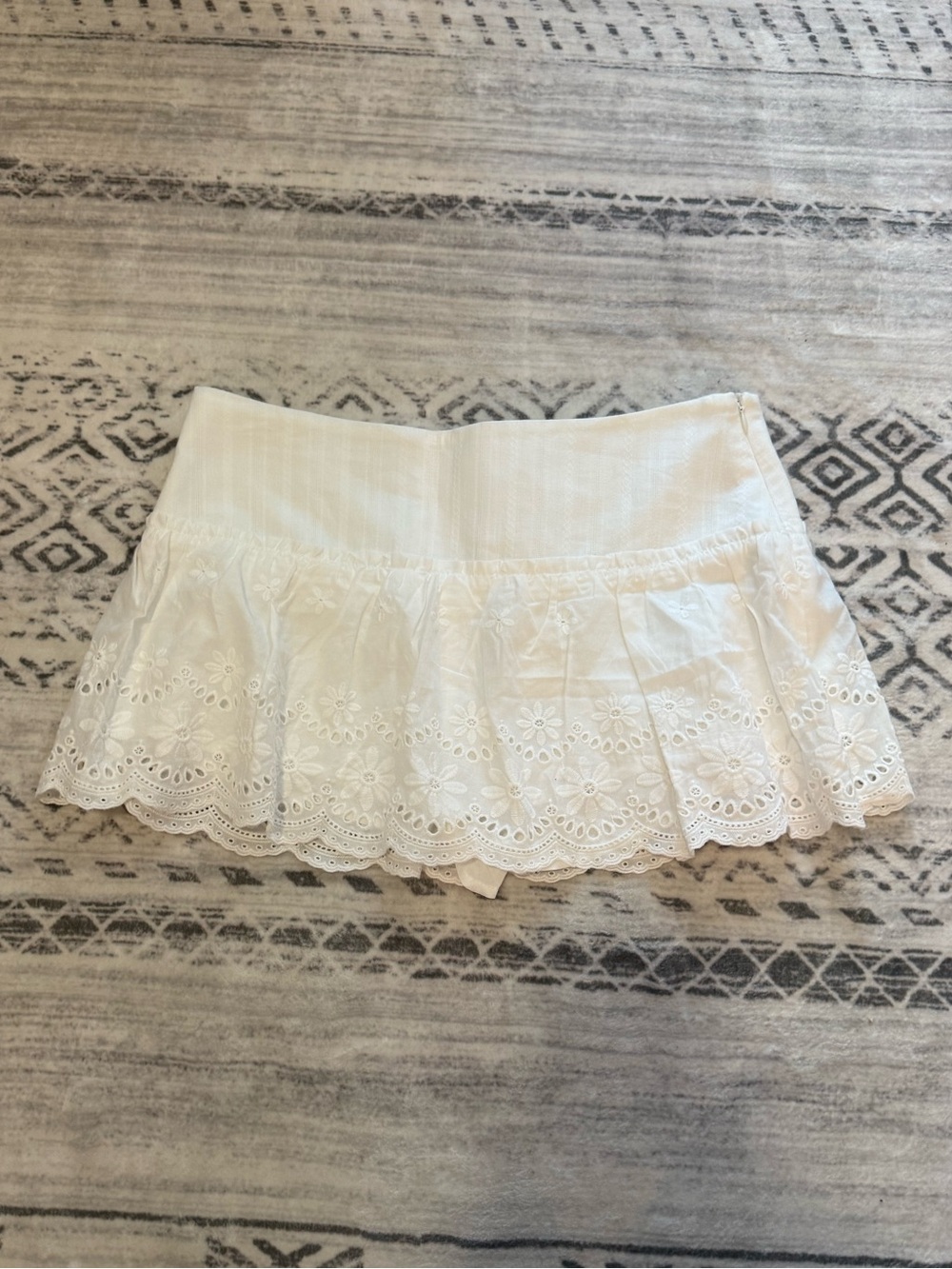 Altar’d state ruffly white mini skort